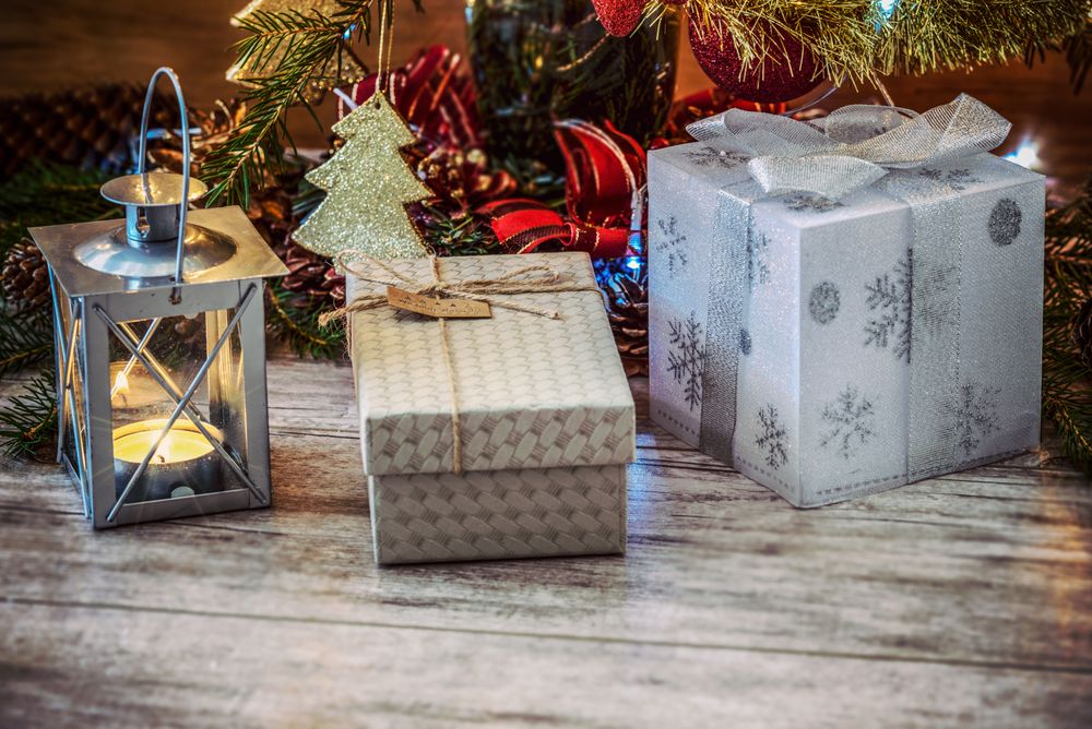Árbol de Navidad y regalos