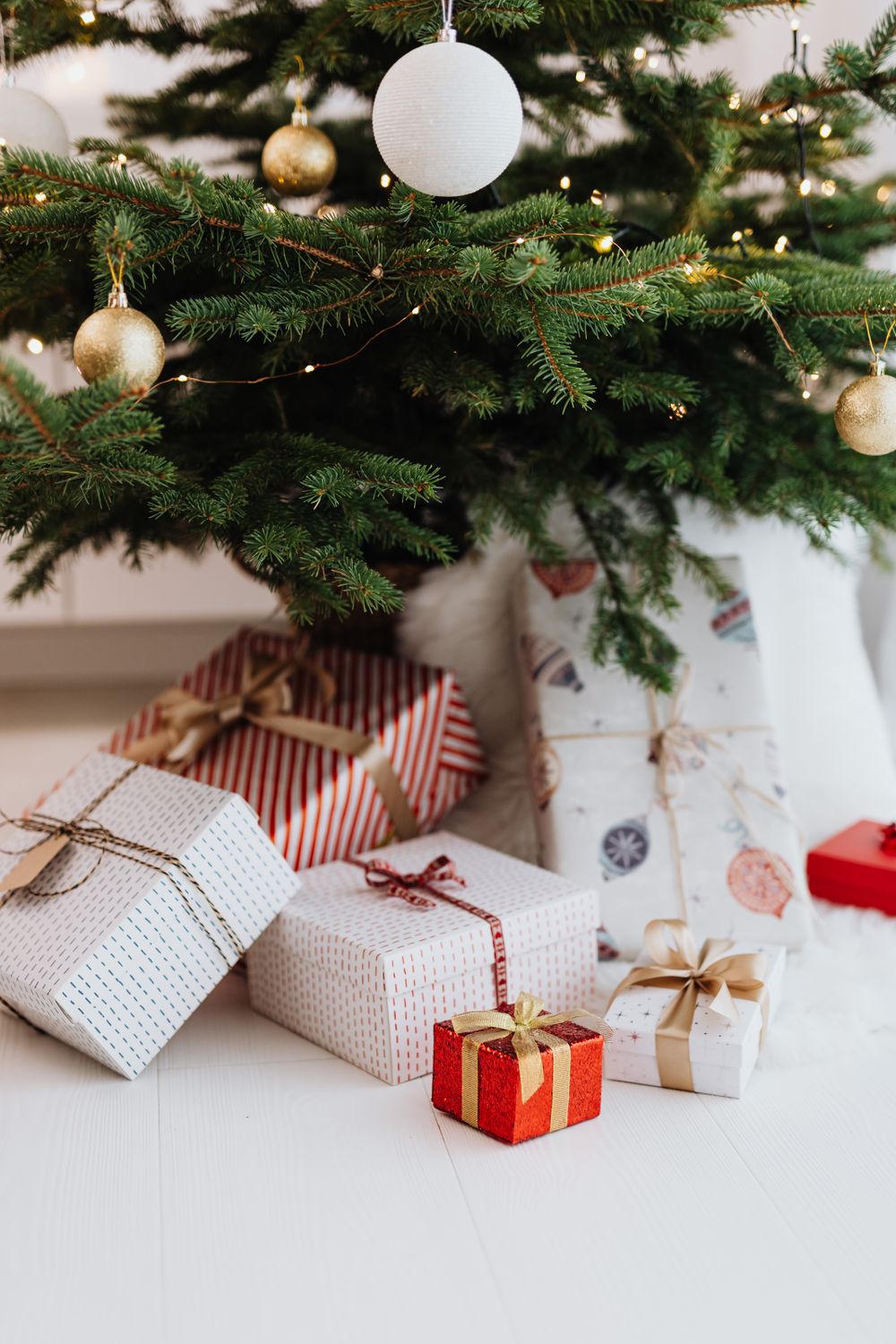 Árbol de Navidad con regalos