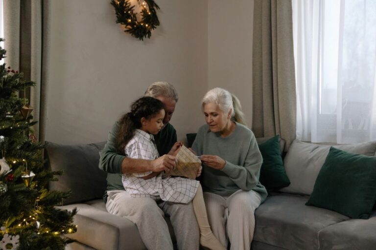 Regalos de Navidad para abuelos: ideas útiles, emotivas y fáciles de usar